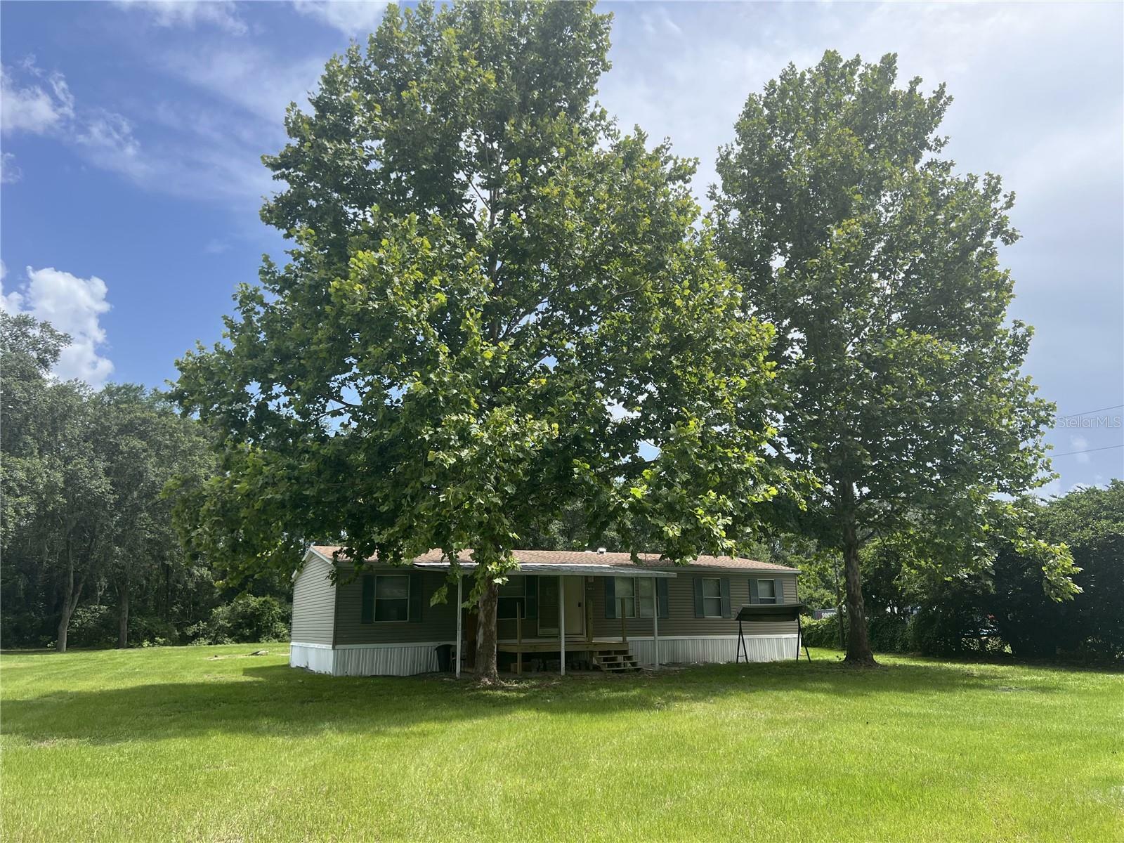 Property Photo: 2777 Cr 673 FL 33513
