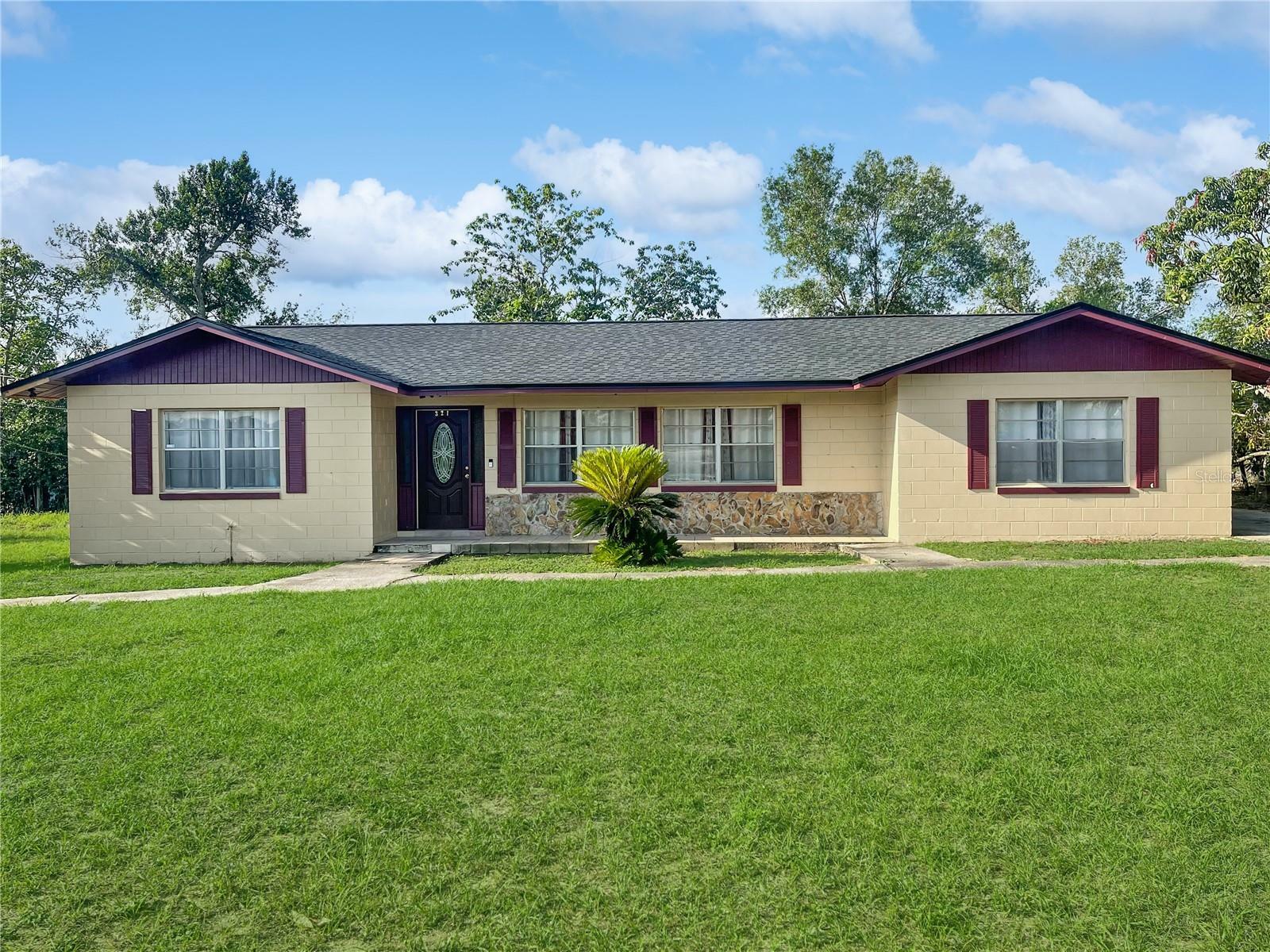Property Photo: 321 E Gunter Street FL 33844