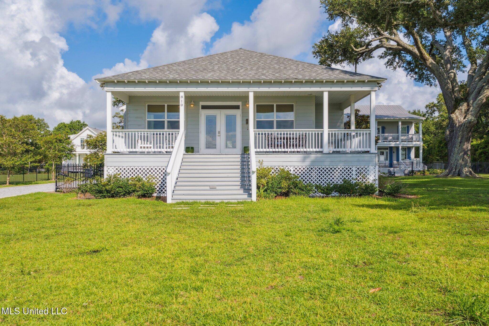 Property Photo:  810 S Beach Boulevard  MS 39520 