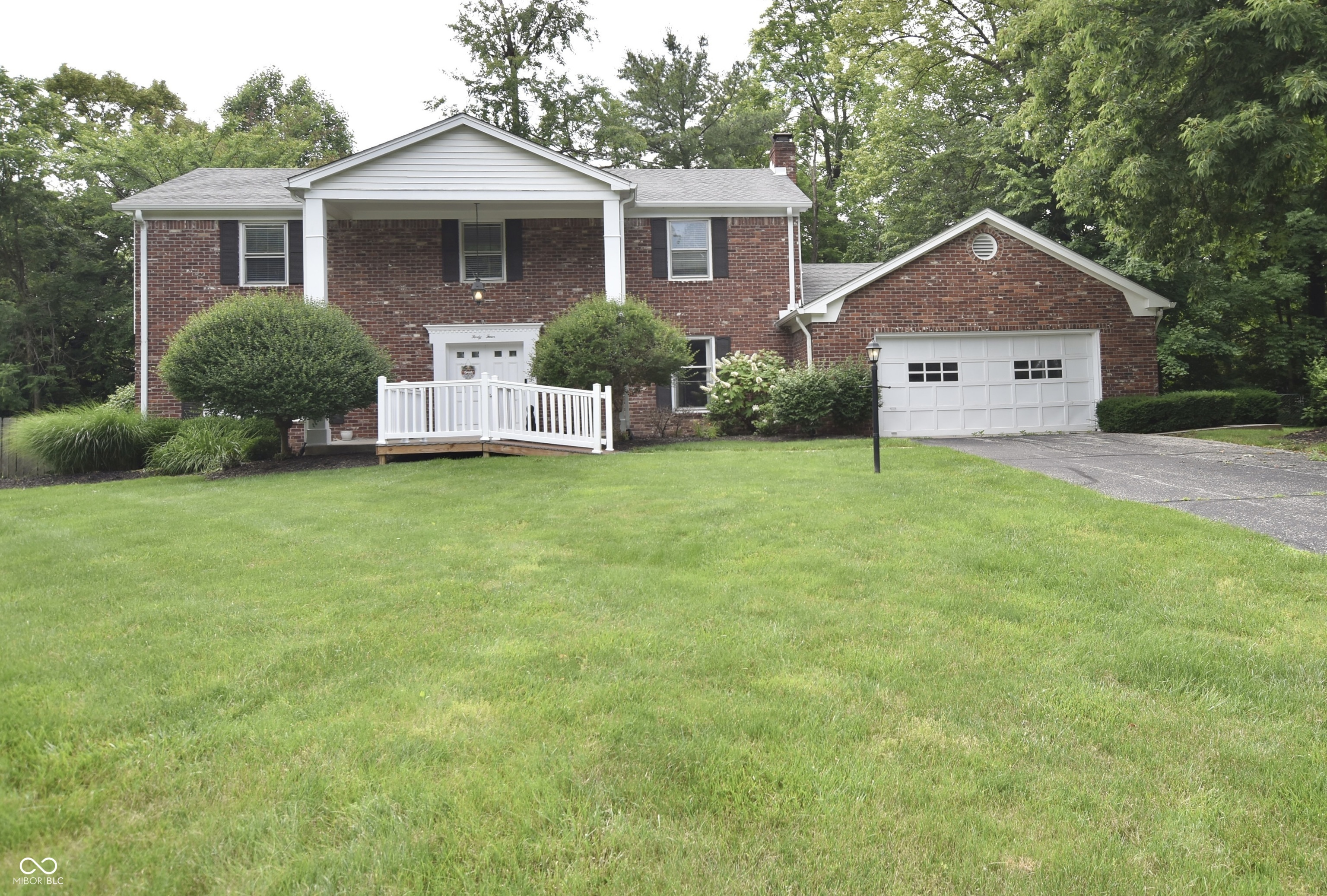 Property Photo: 44 Horseshoe Lane IN 46033
