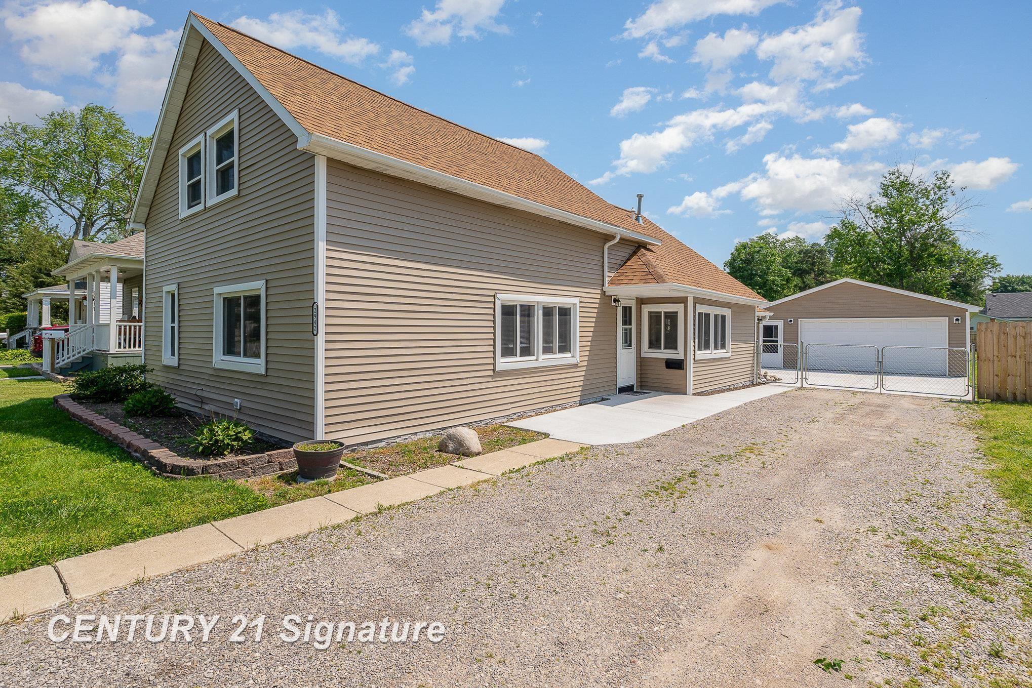 Property Photo: 2942 Harrison Street MI 48604
