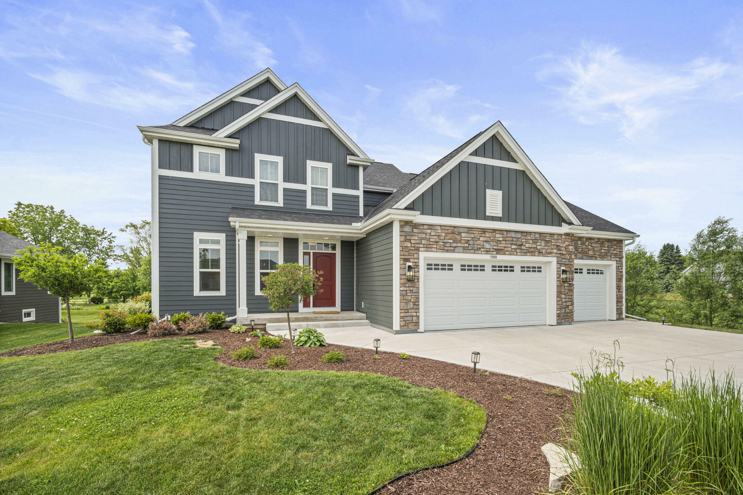 Property Photo: 7949 W Oakwood Way WI 53132