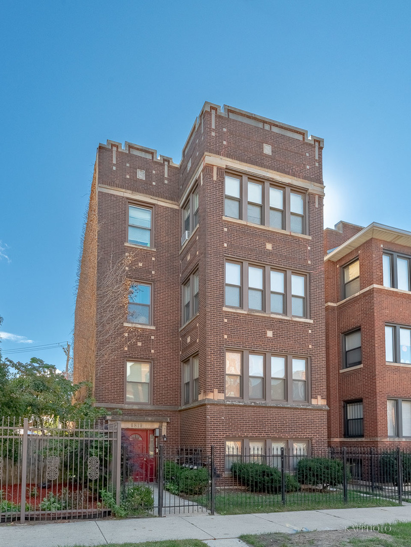 Property Photo: 6819 S Ridgeland Avenue 1 IL 60649