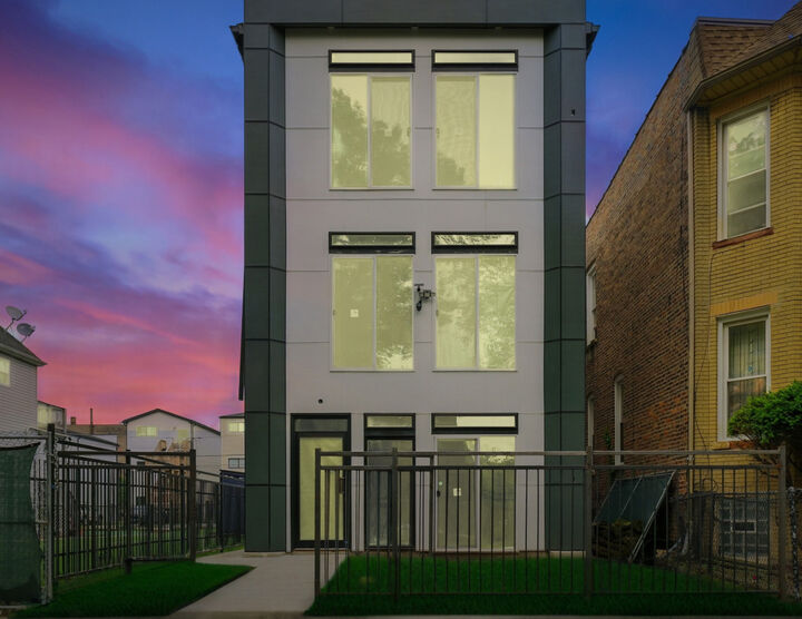 Property Photo:  