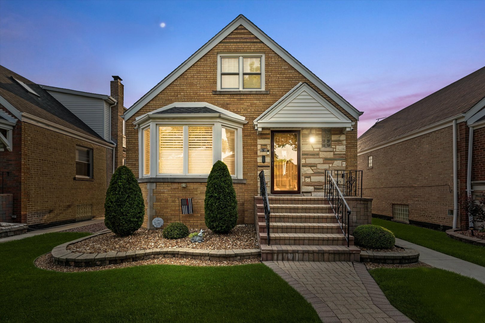 Property Photo: 5718 S Natoma Avenue IL 60638