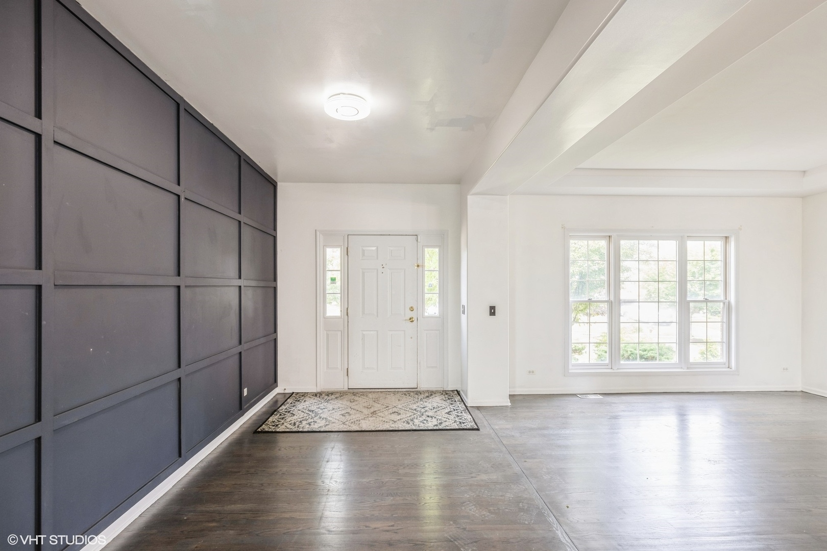 Property Photo: 885 Tipperary Street IL 60136