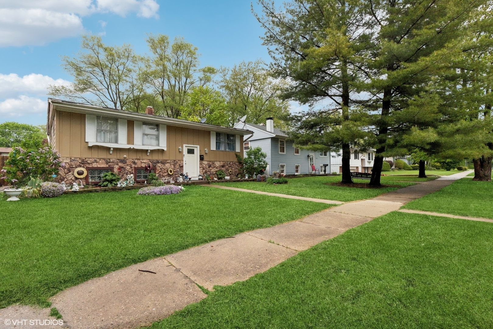 Property Photo: 2110 Hermon Avenue IL 60099