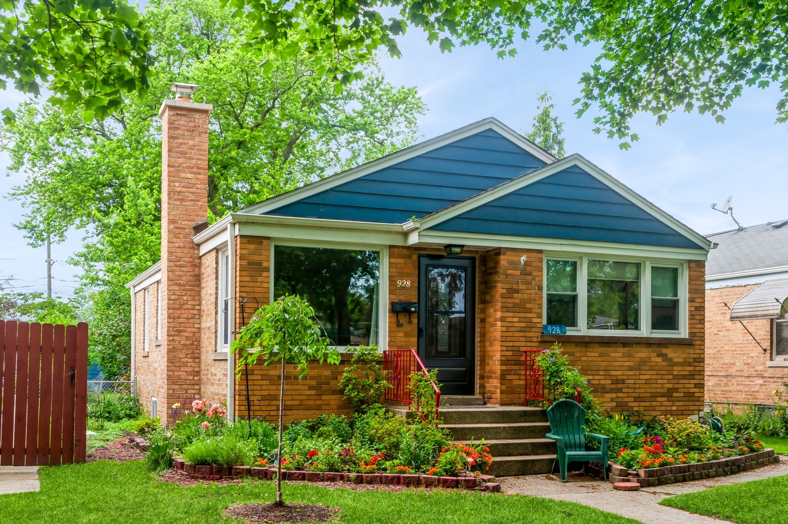 Property Photo: 928 Grey Avenue IL 60202