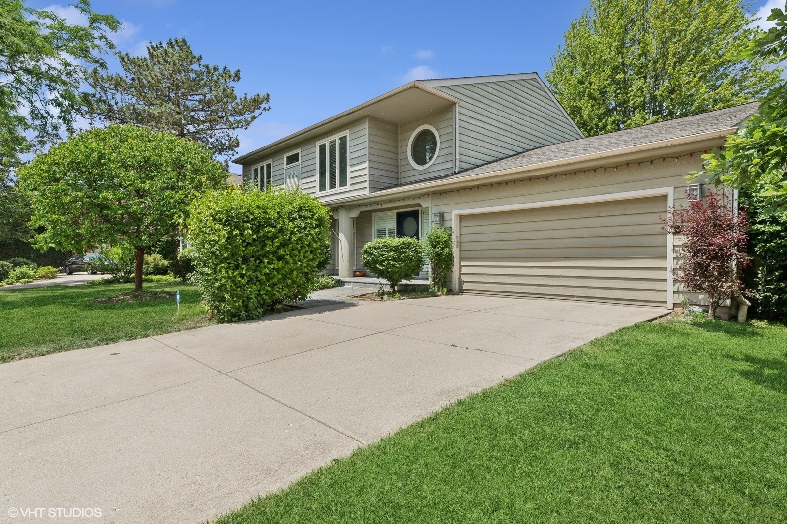 Property Photo: 1430 Country Lane IL 60015