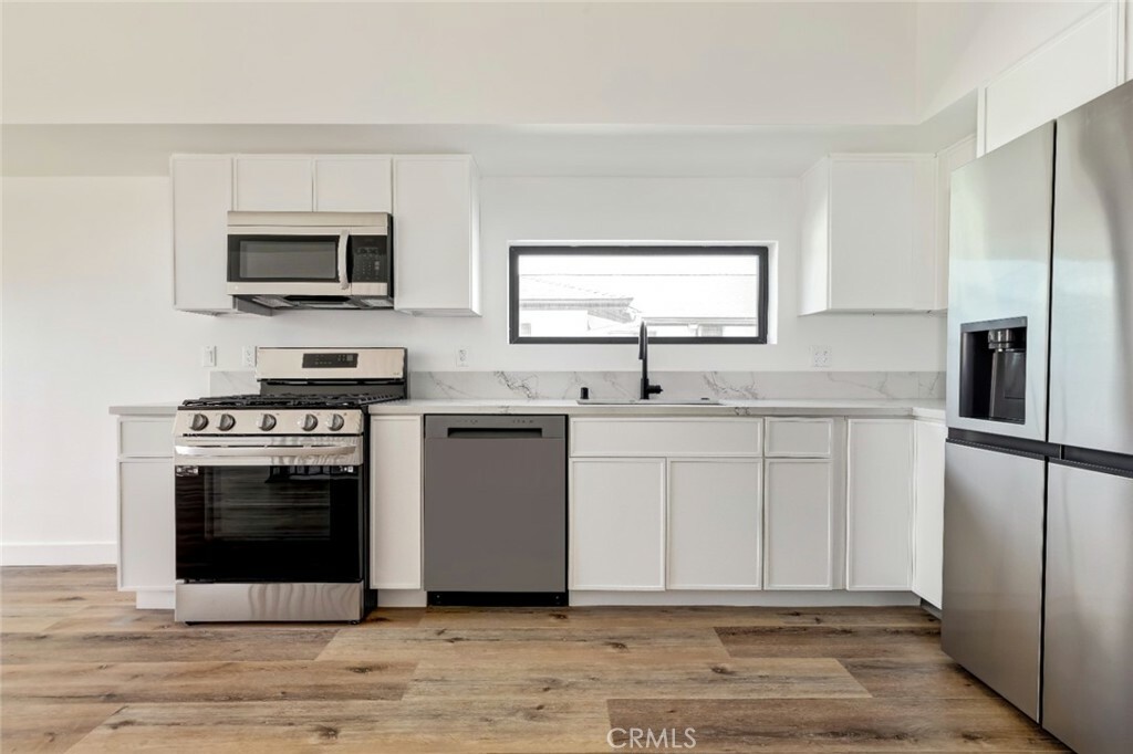 Property Photo: 6128 Hazeltine Avenue 1 CA 91401