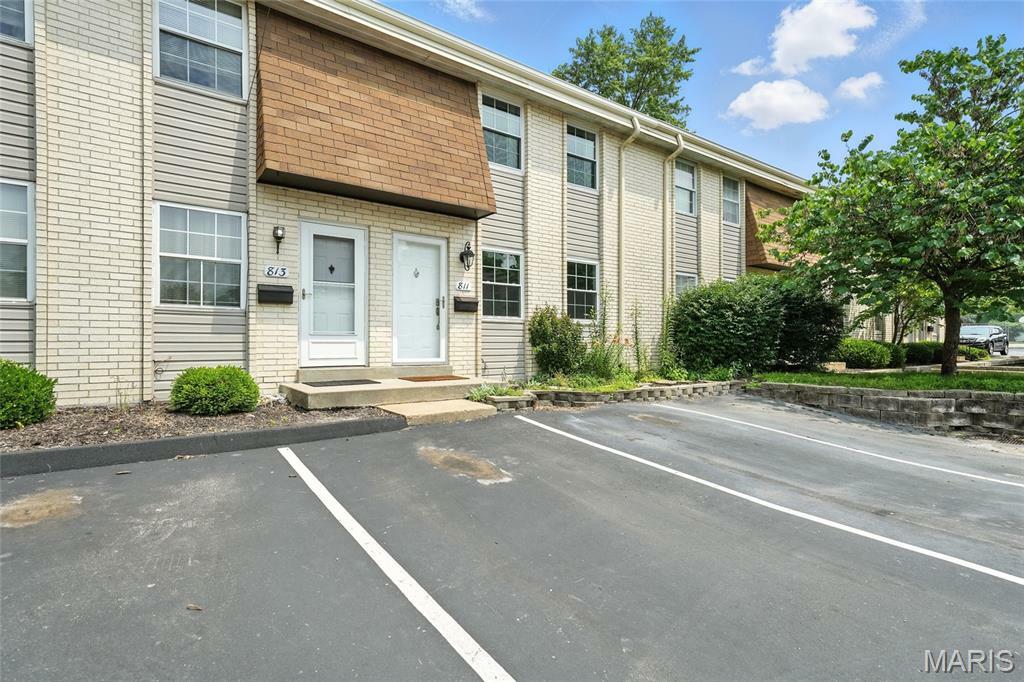 Property Photo: 811 Wendevy Court MO 63011