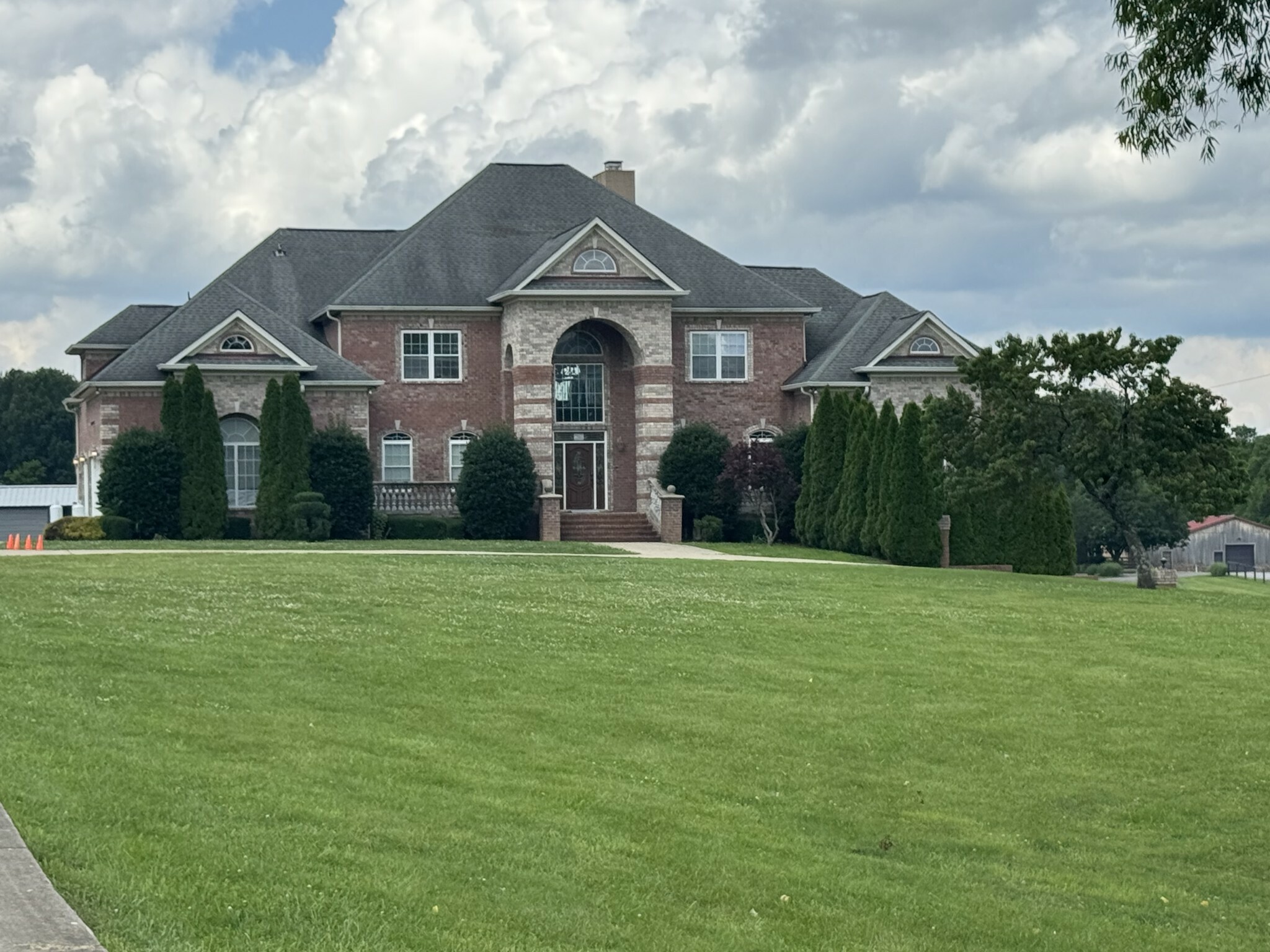 Property Photo: 1616 Long Hollow Pike TN 37066