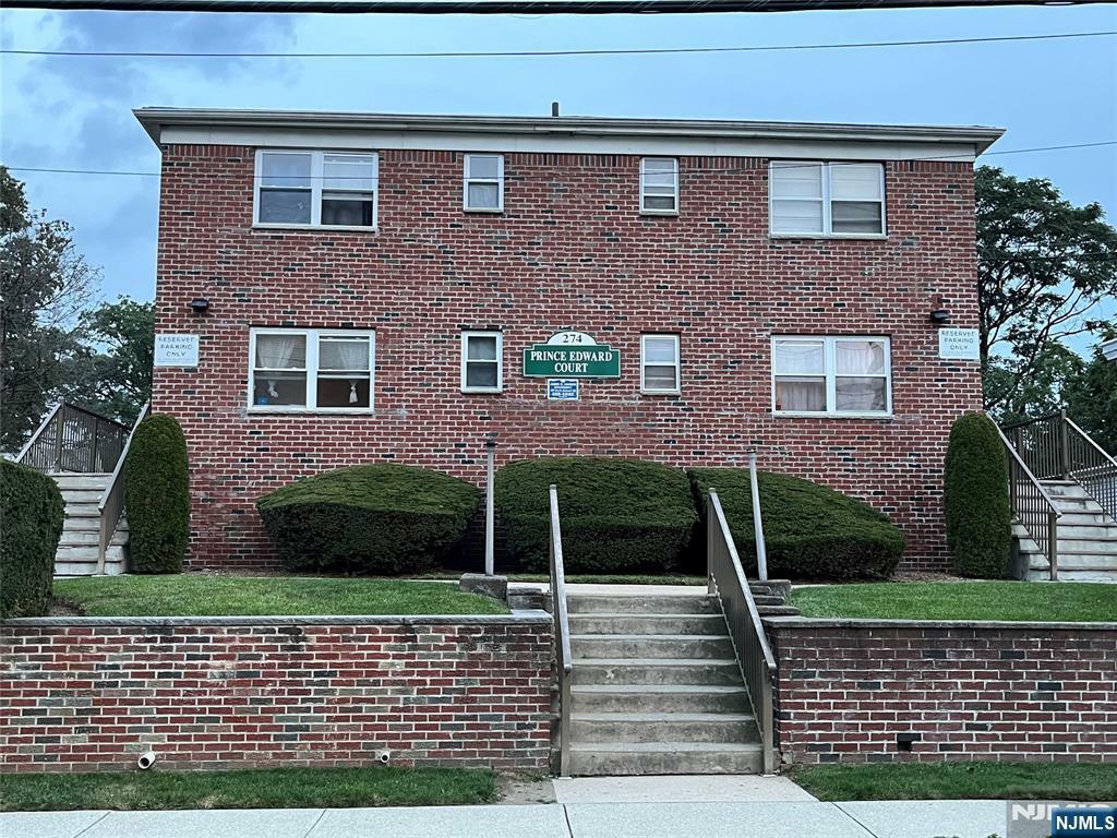 Property Photo:  274 Park Street 2  NJ 07601 