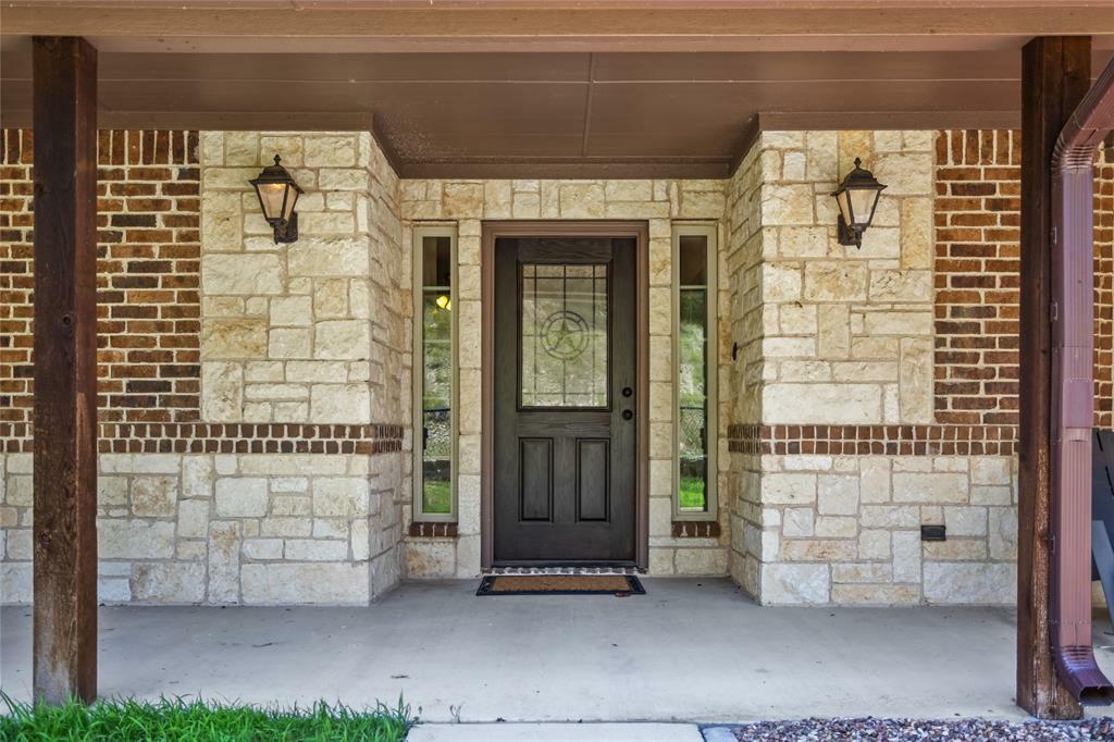 Property Photo: 209 Churchill Court TX 76085