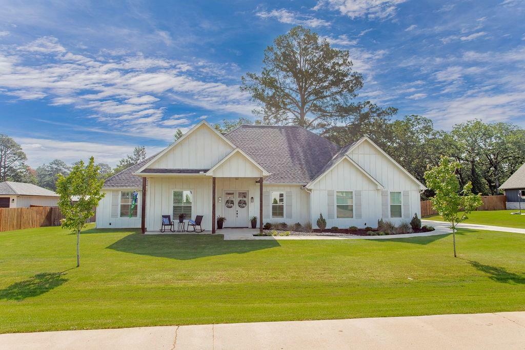 Property Photo: 14423 Woodland Creek TX 75706
