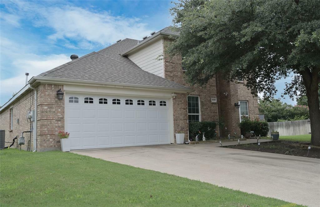 Property Photo: 3209 Silver Point Court TX 76063