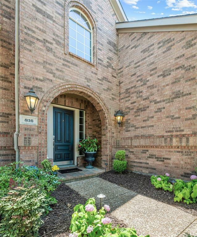 Property Photo:  816 Lakeridge Drive  TX 76248 