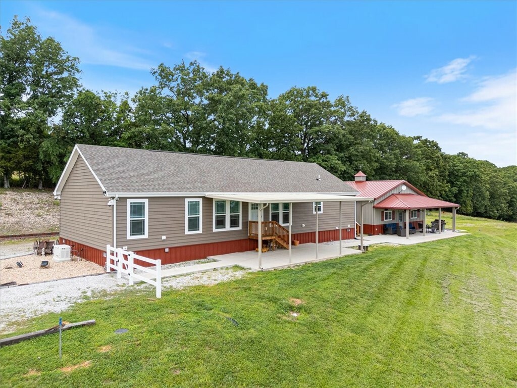 Property Photo: 21018 Farm Road 2260 MO 65641