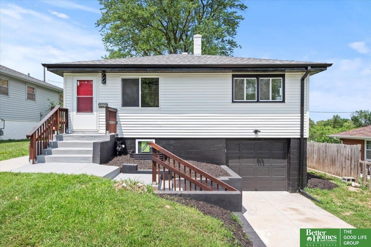 Property Photo: 3220 Bedford Avenue NE 68111