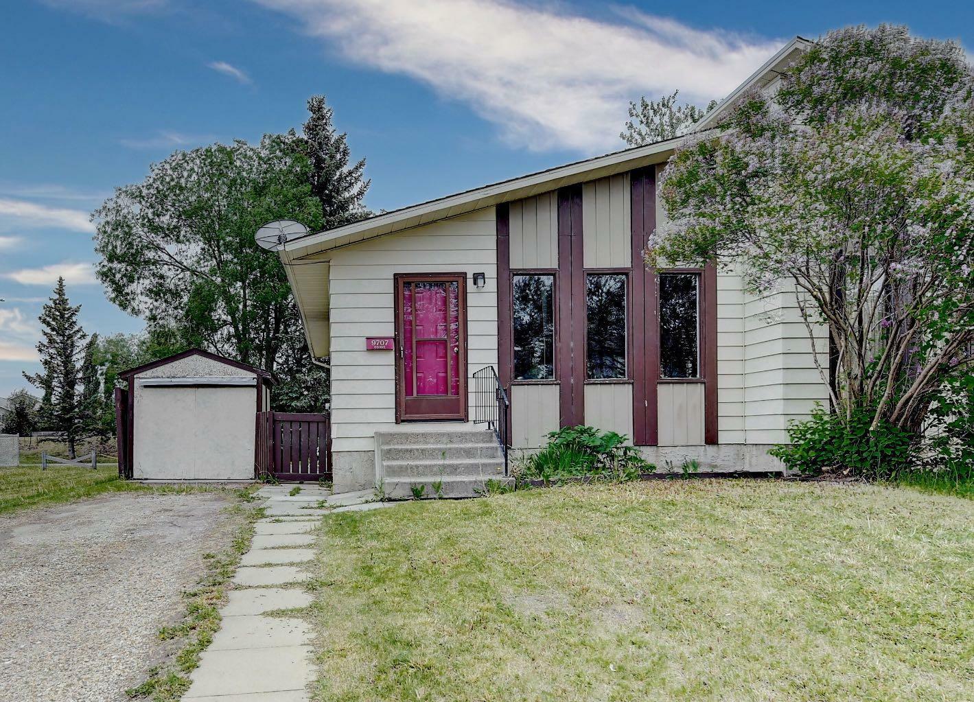 Property Photo: 9707 69 Avenue AB T8V 5E4