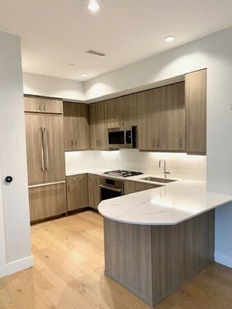 Property Photo: 10 Shipyard Drive 304 MA 02043
