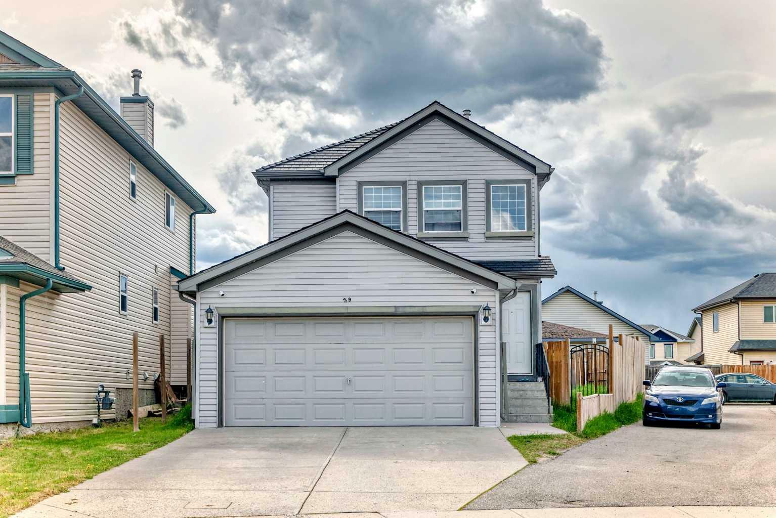 Property Photo: 39 Marthas Meadow Close NE AB T3J 4N7