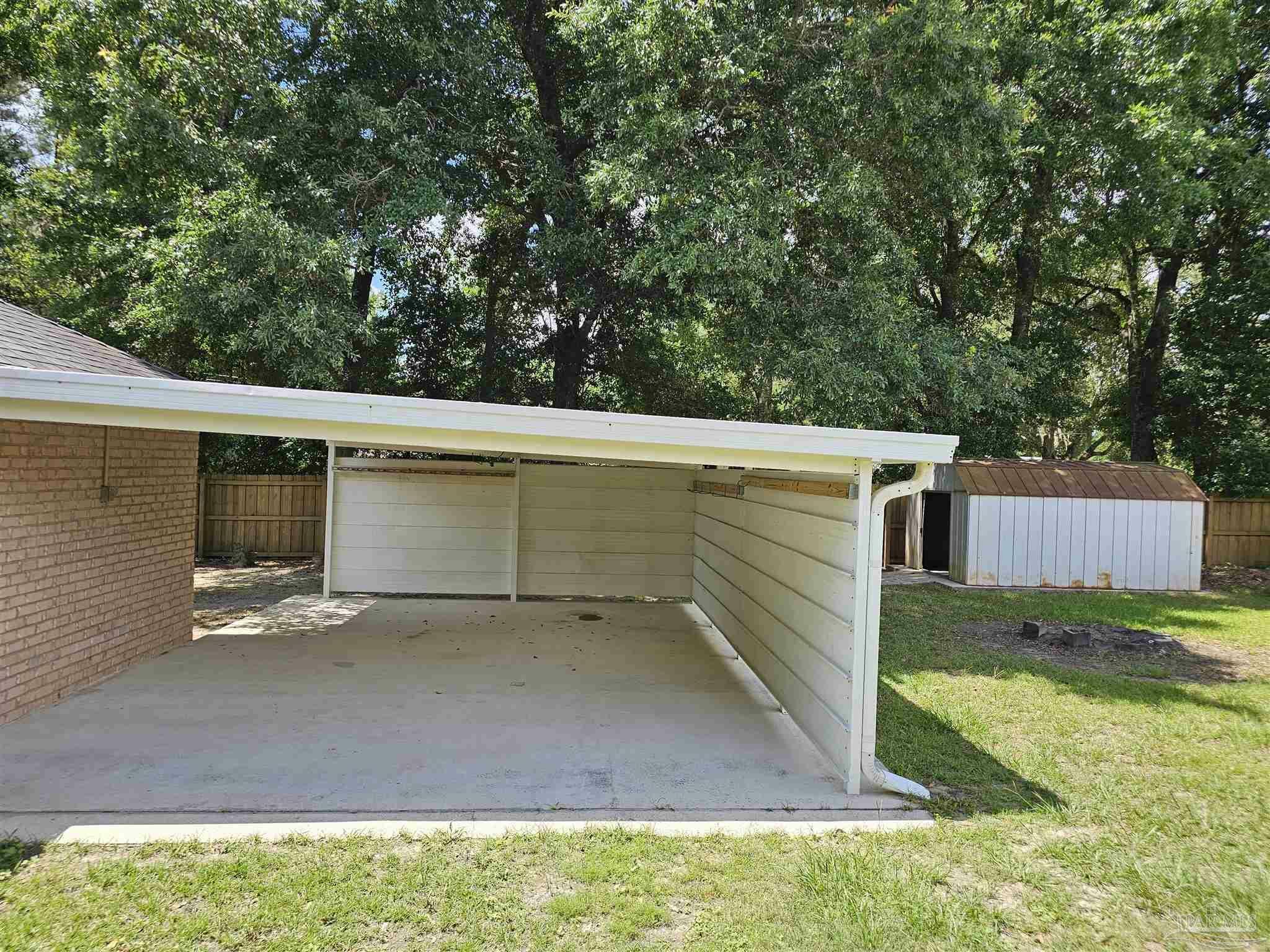 Property Photo: 555 Ard Dr FL 32526
