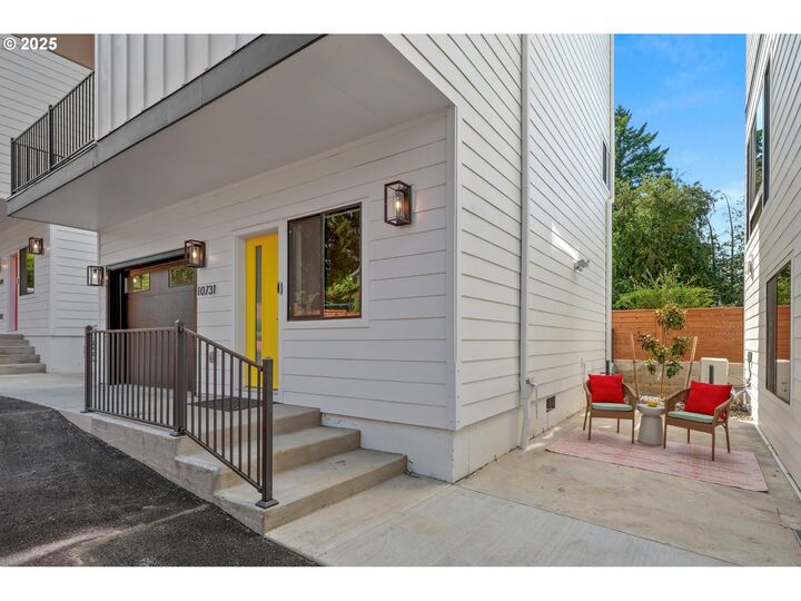 Property Photo:  10731 NE Fremont St  OR 97220 