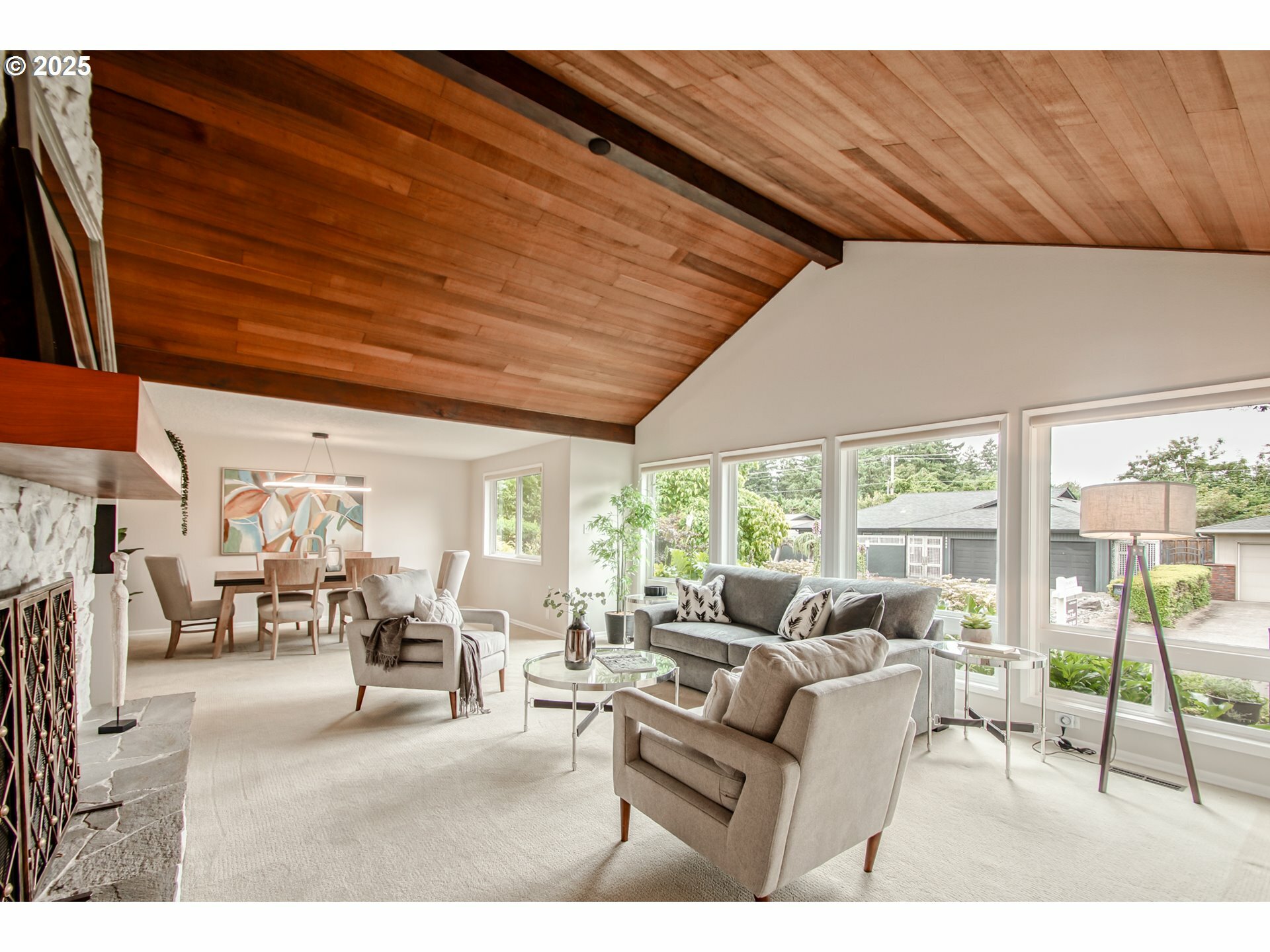 Property Photo:  2440 SW Burbank Ave  OR 97225 