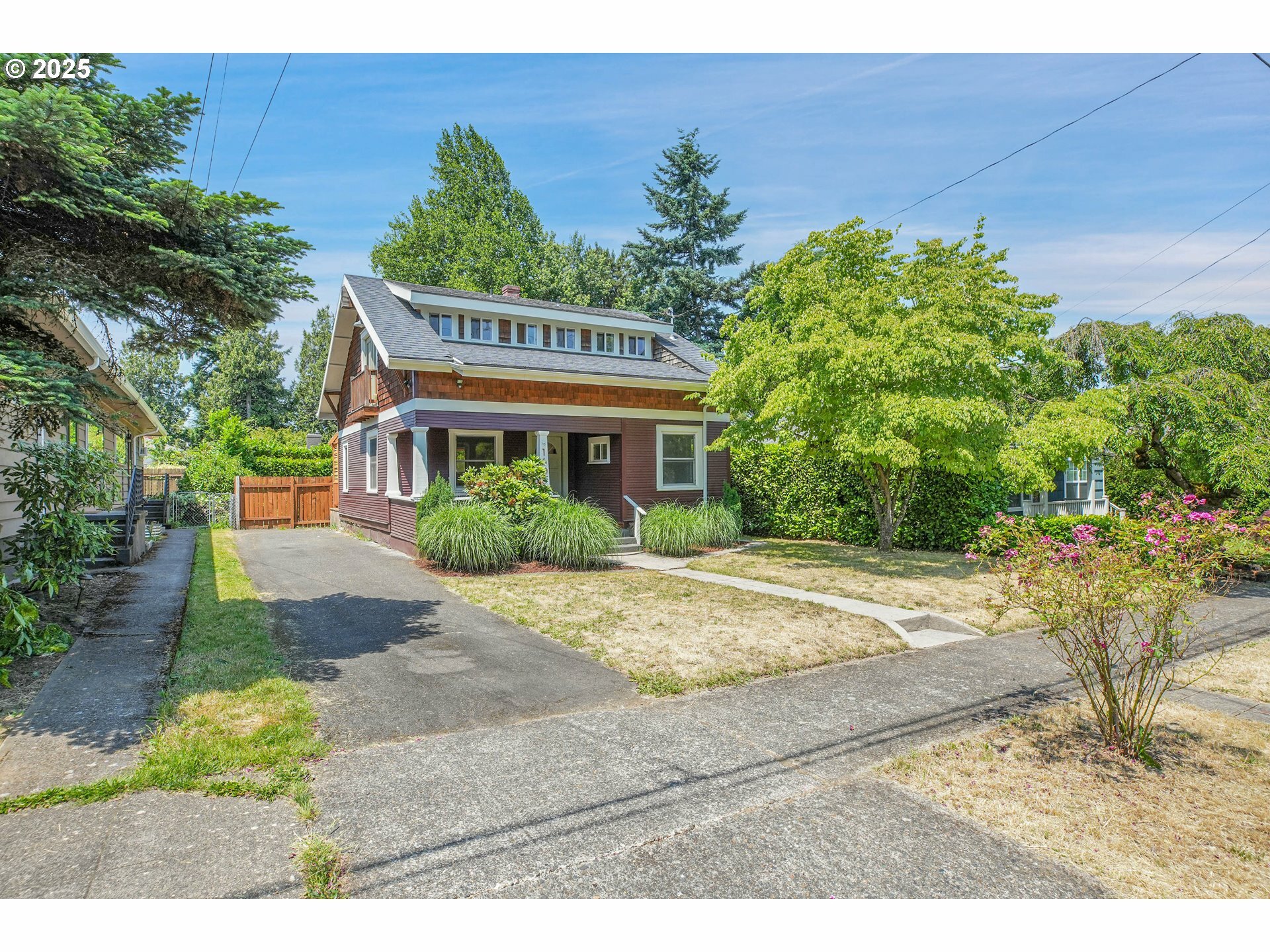 Property Photo: 1605 NE 76th Ave OR 97213