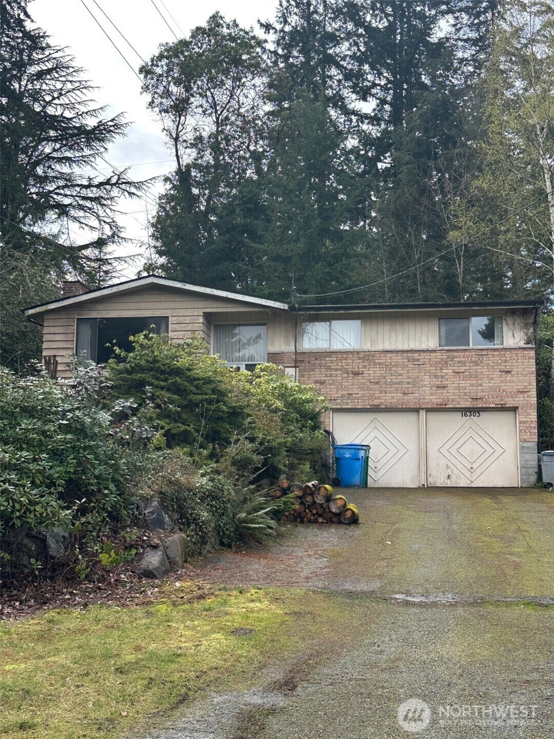 Property Photo:  16303  Densmore Avenue N  WA 98133 