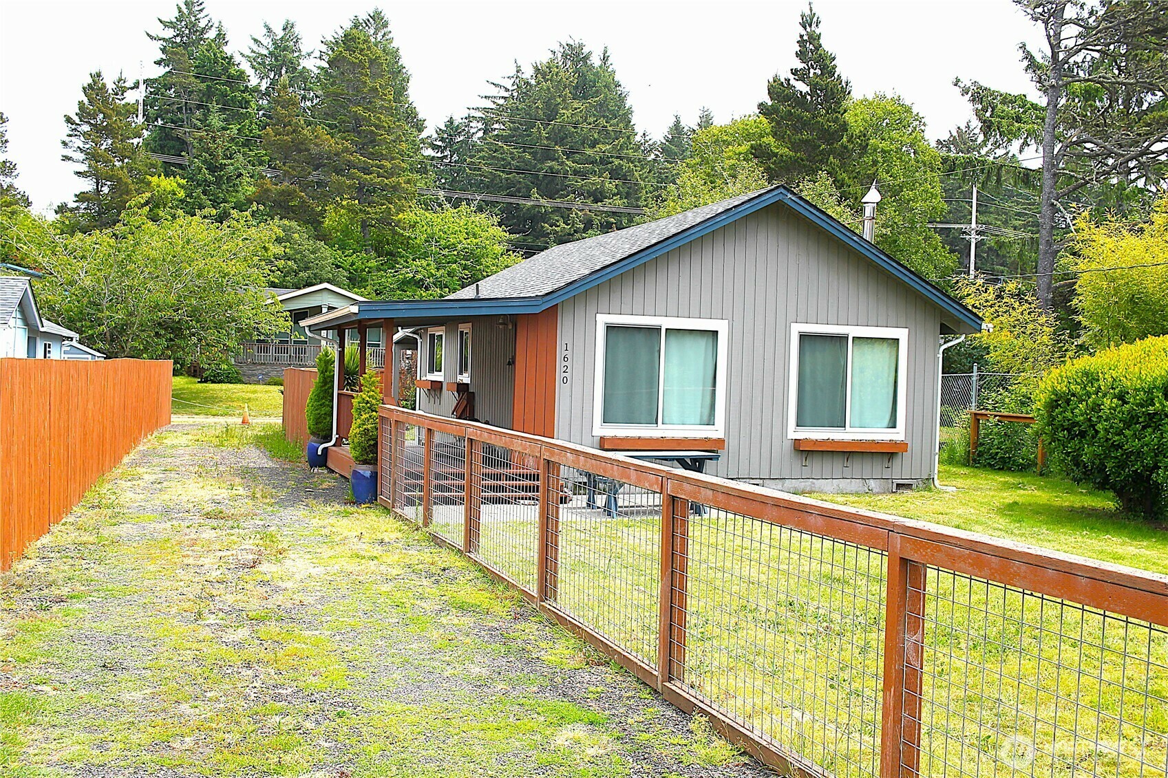 Property Photo:  1620 S Ocosta Street  WA 98595 