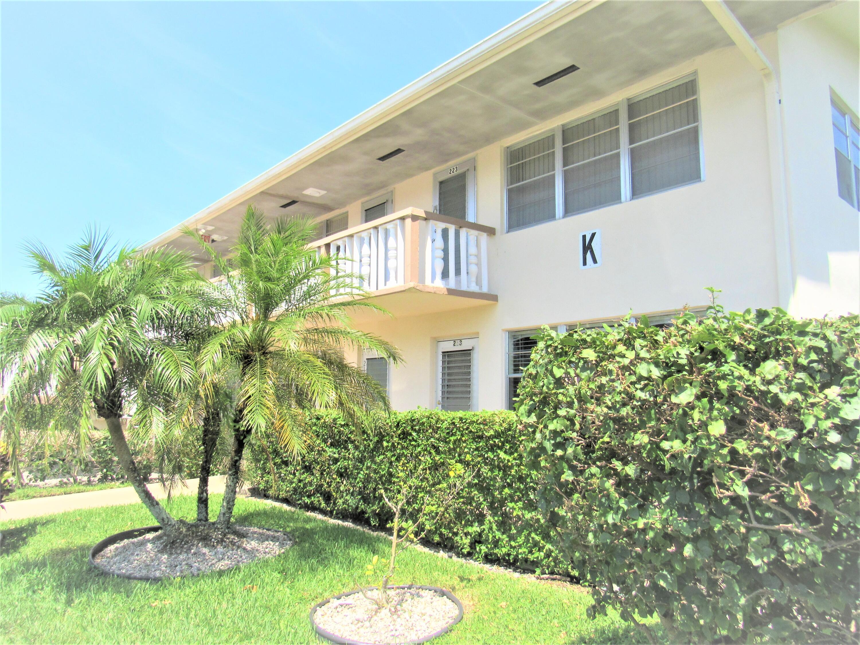 Property Photo: 214 Berkshire K FL 33417