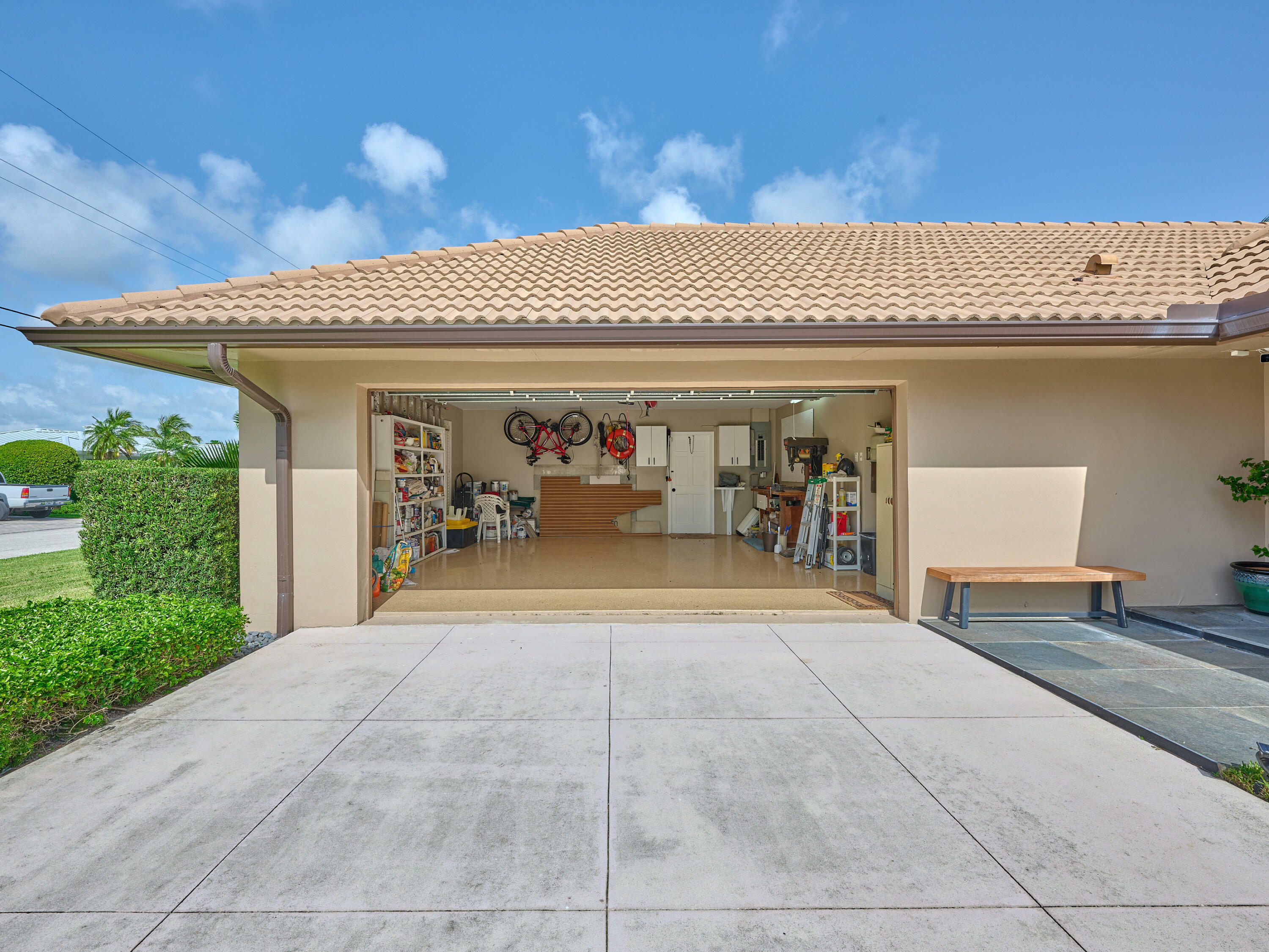 Property Photo: 1090 Fairview Lane FL 33404