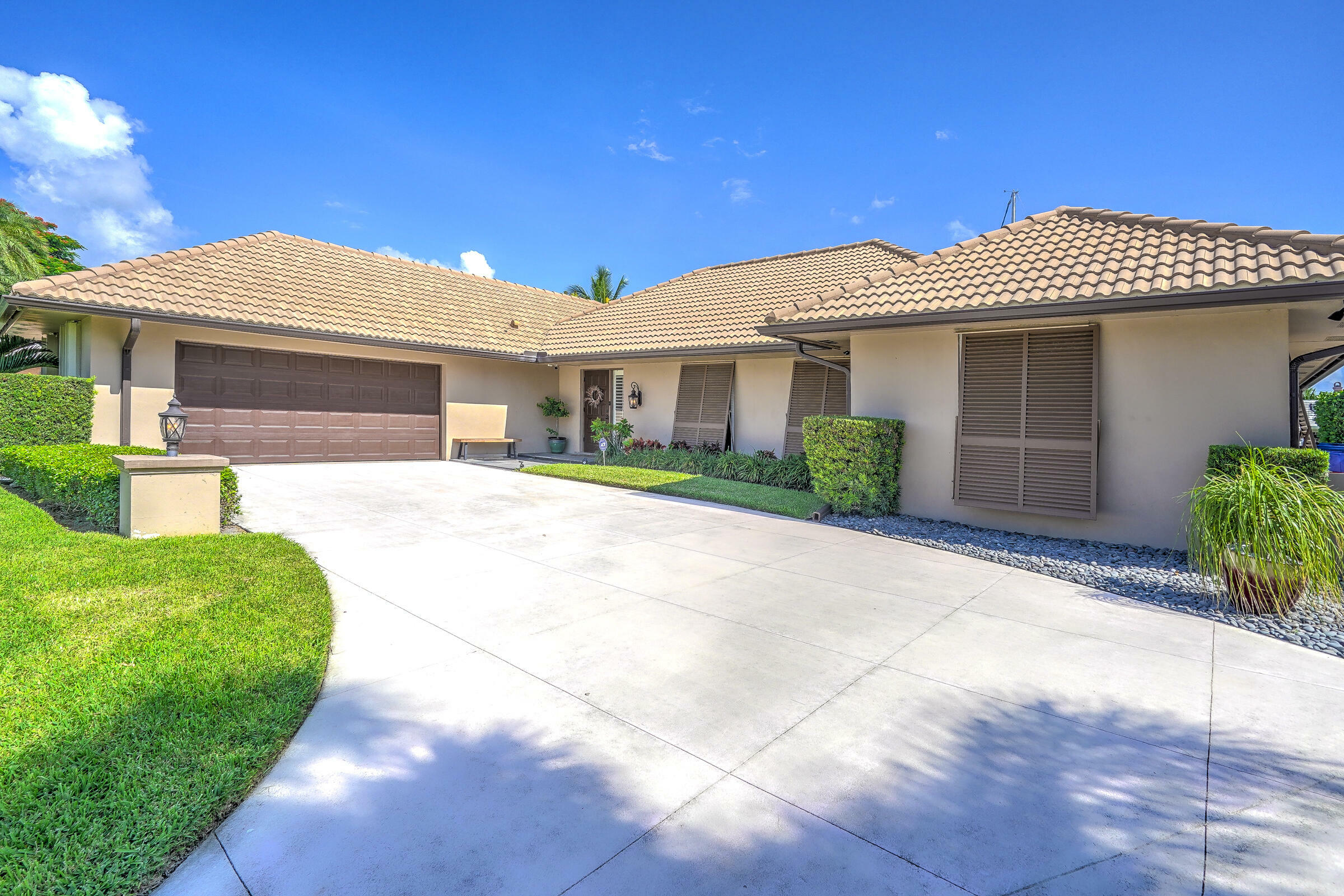 Property Photo: 1090 Fairview Lane FL 33404