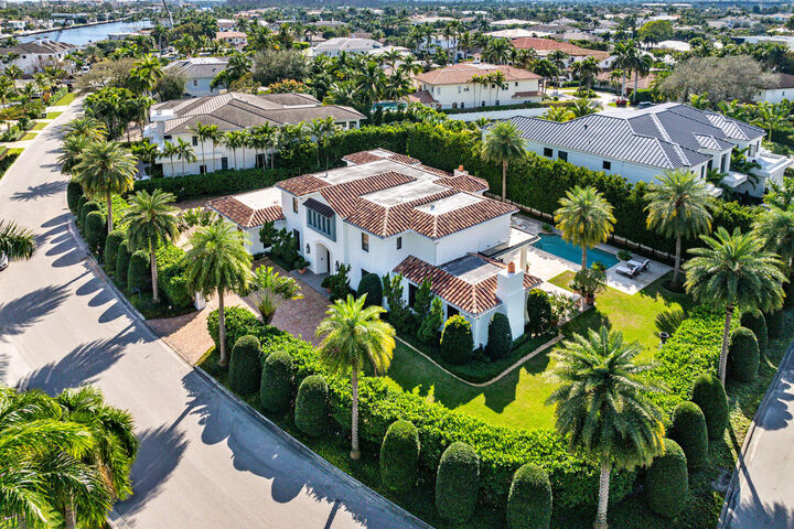 Property Photo:  2121 E Maya Palm Drive  FL 33432 