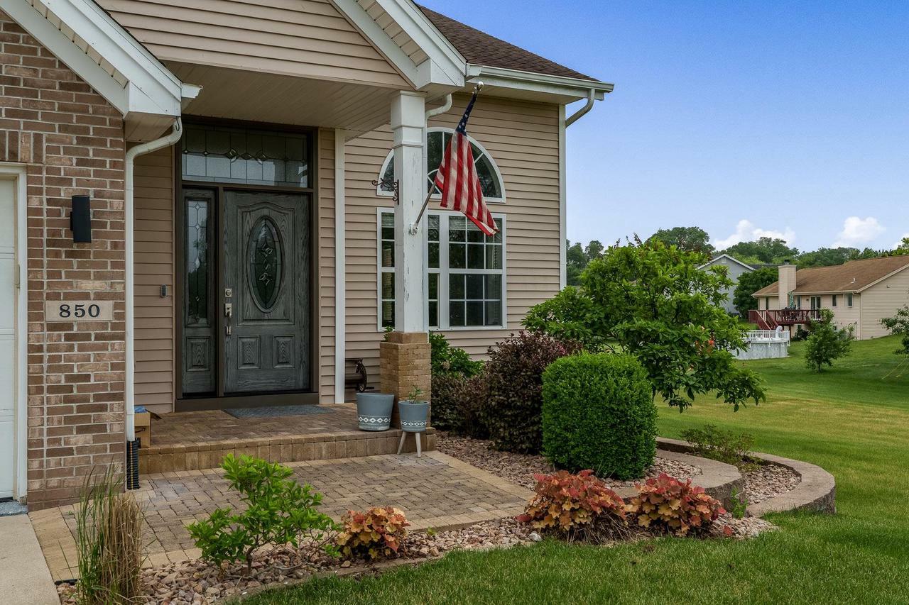 Property Photo: 850 East McKearn Lane WI 53511