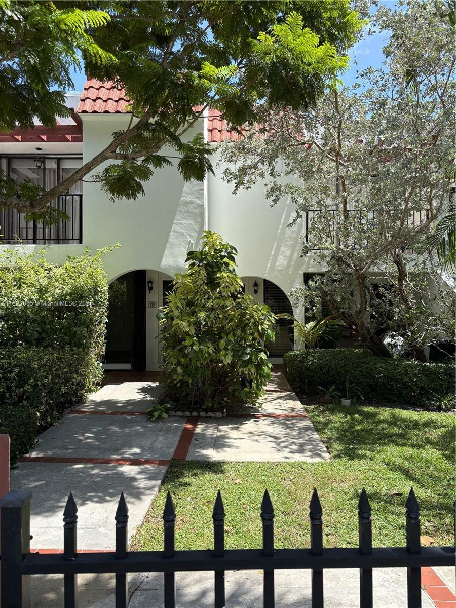 Property Photo:  