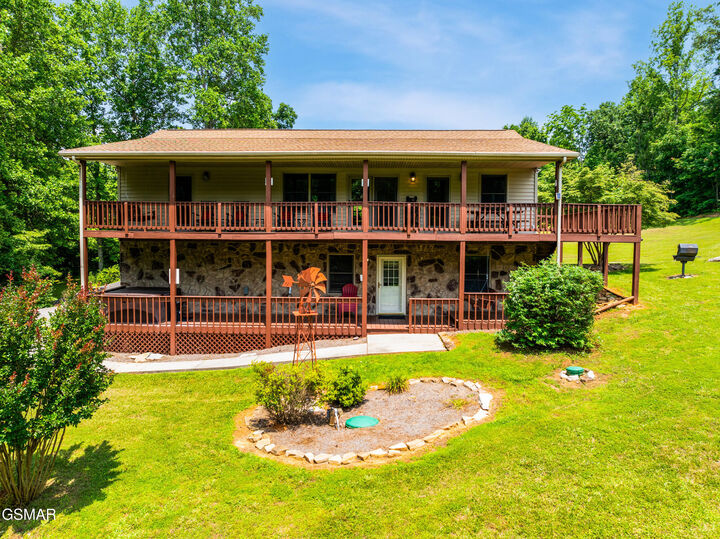 3375 Spring View Drive  Sevierville TN 37862 photo