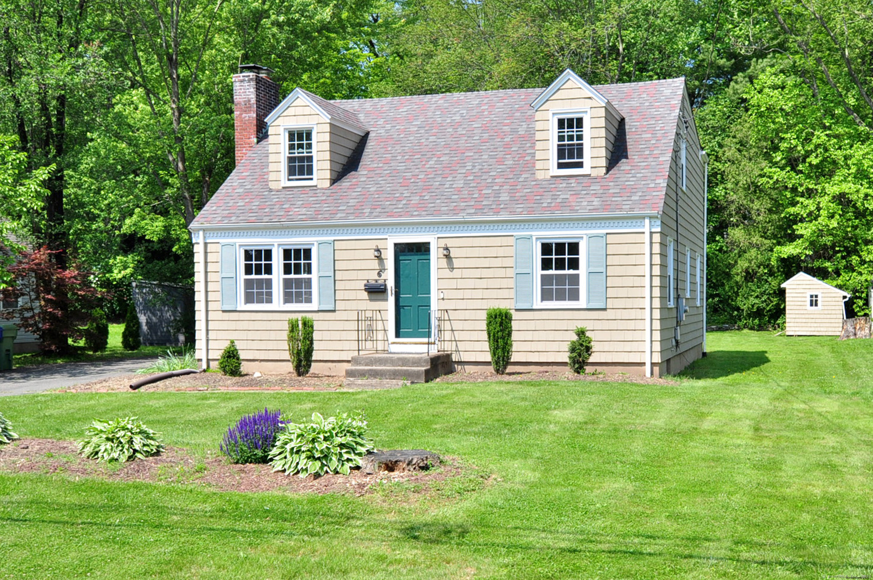 Property Photo: 6 Lennox Avenue CT 06095