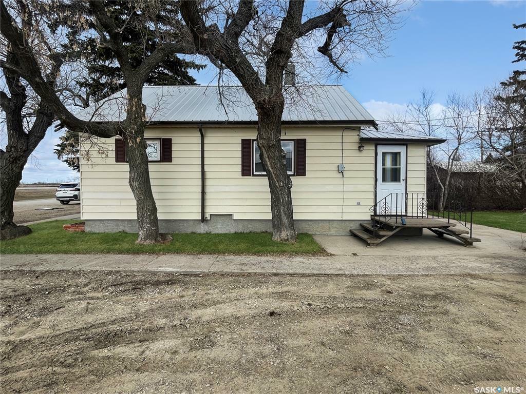 Property Photo: 239 Railway Avenue SK S0G 4Y0