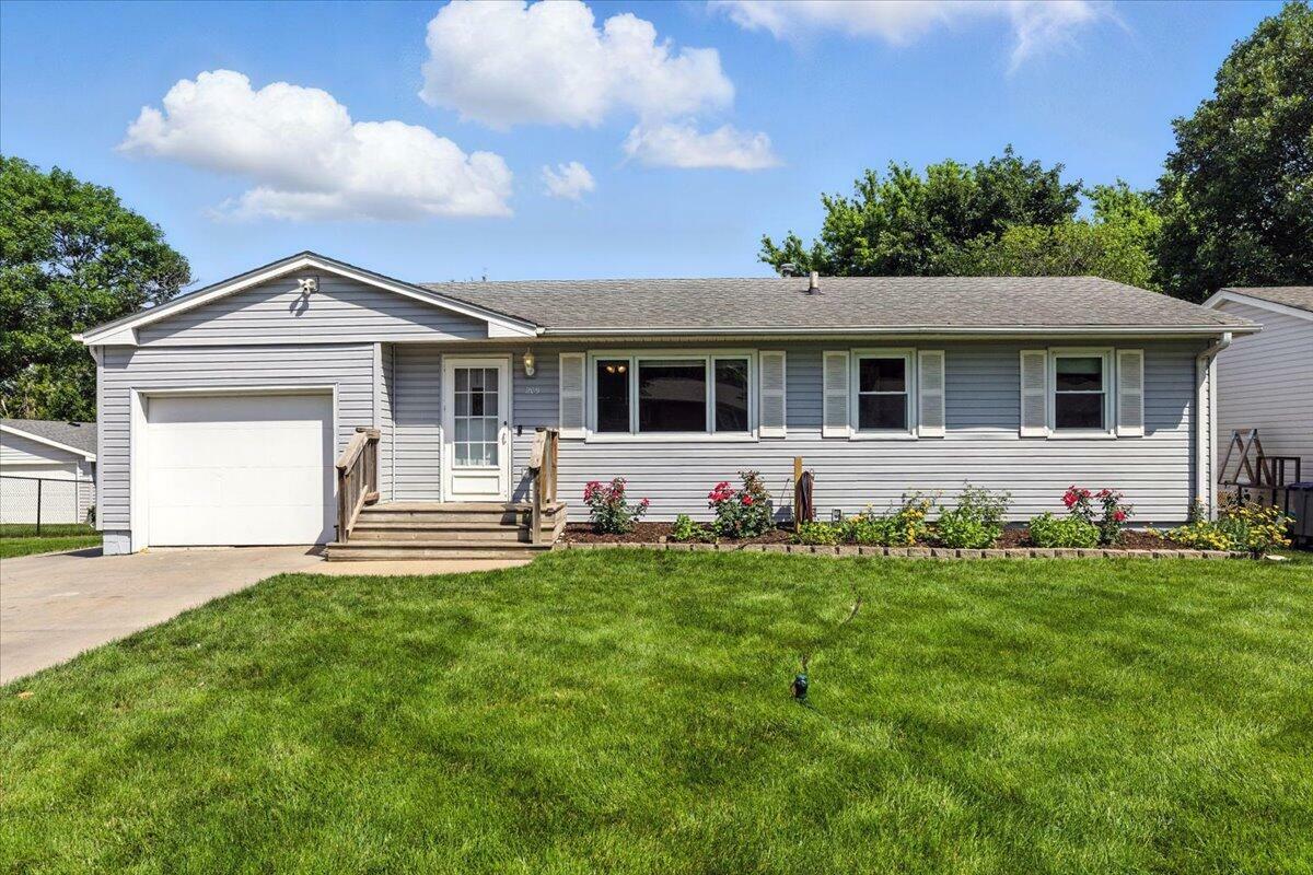 Property Photo:  209 Wendover Drive  IA 51503 