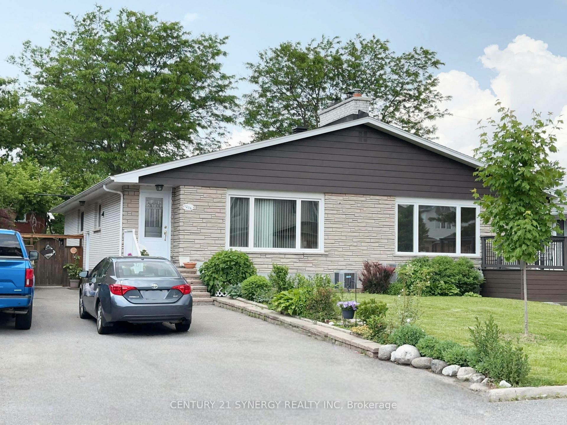 Property Photo: 1236 Clyde Avenue 2 ON K2C 1Y4