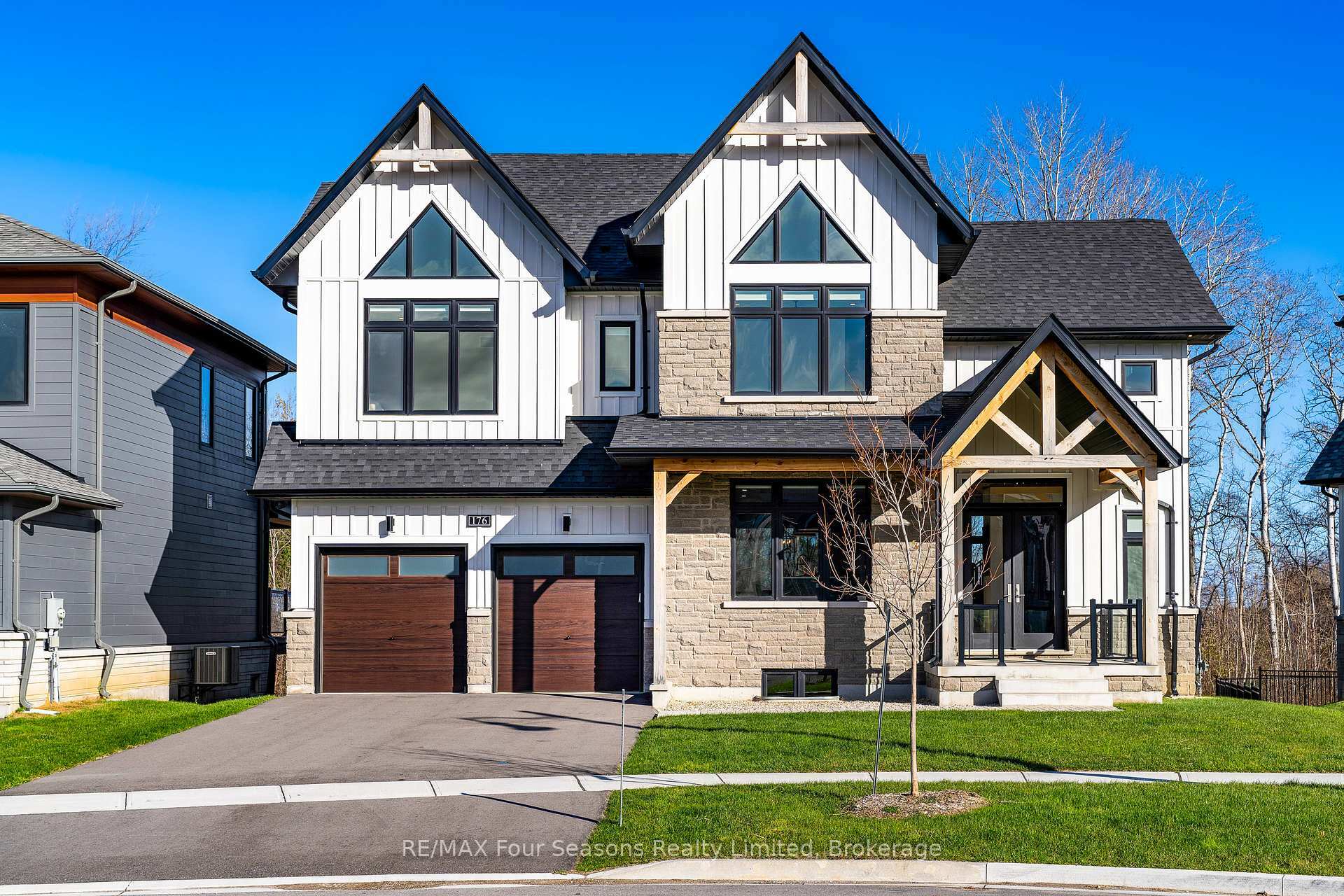 Property Photo:  176 Springside Crescent  ON L9Y 5L3 