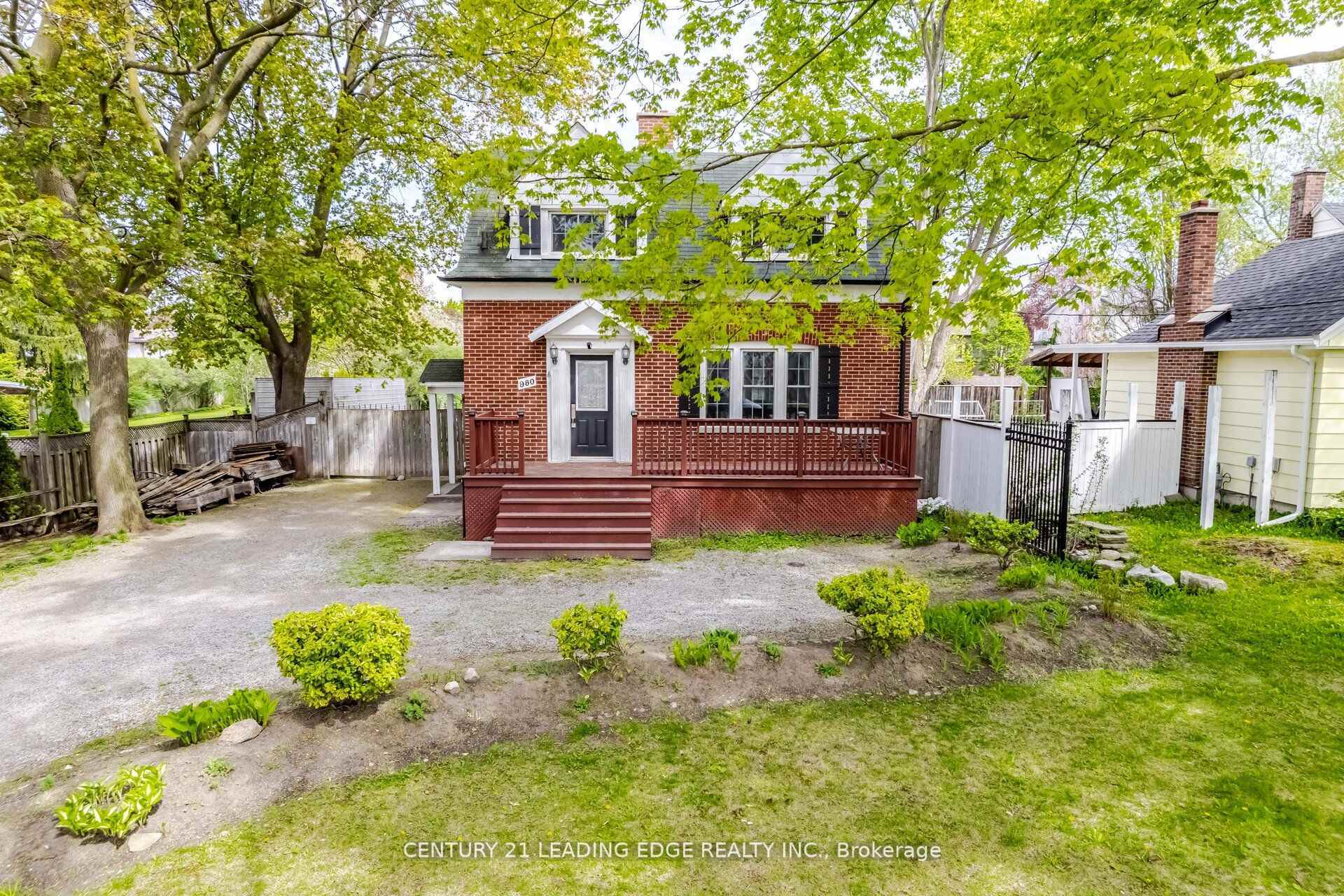 Property Photo: 980 King Street E ON L1H 1H2