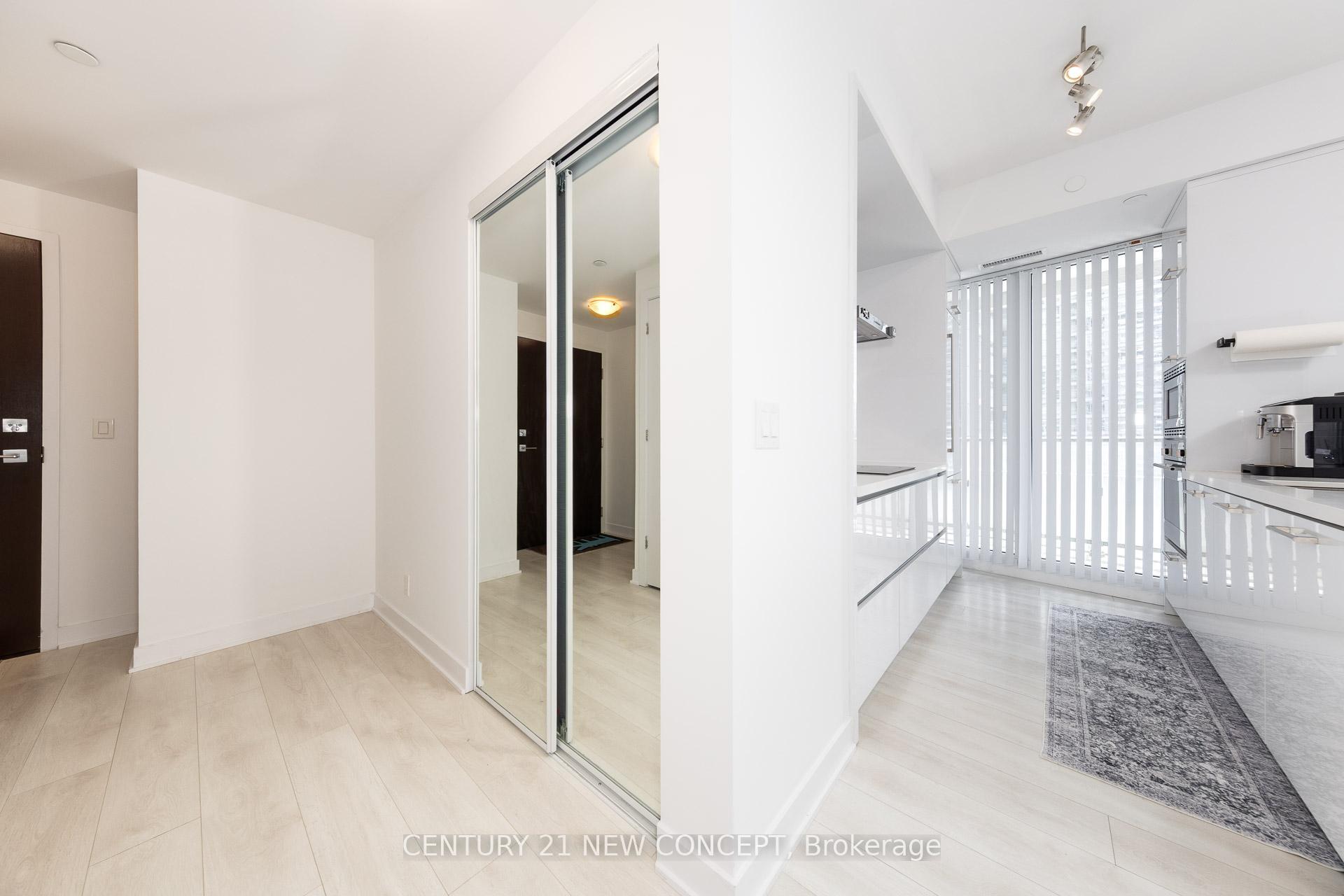 Property Photo: 2221 Yonge Street 1408 ON M4S 0B8
