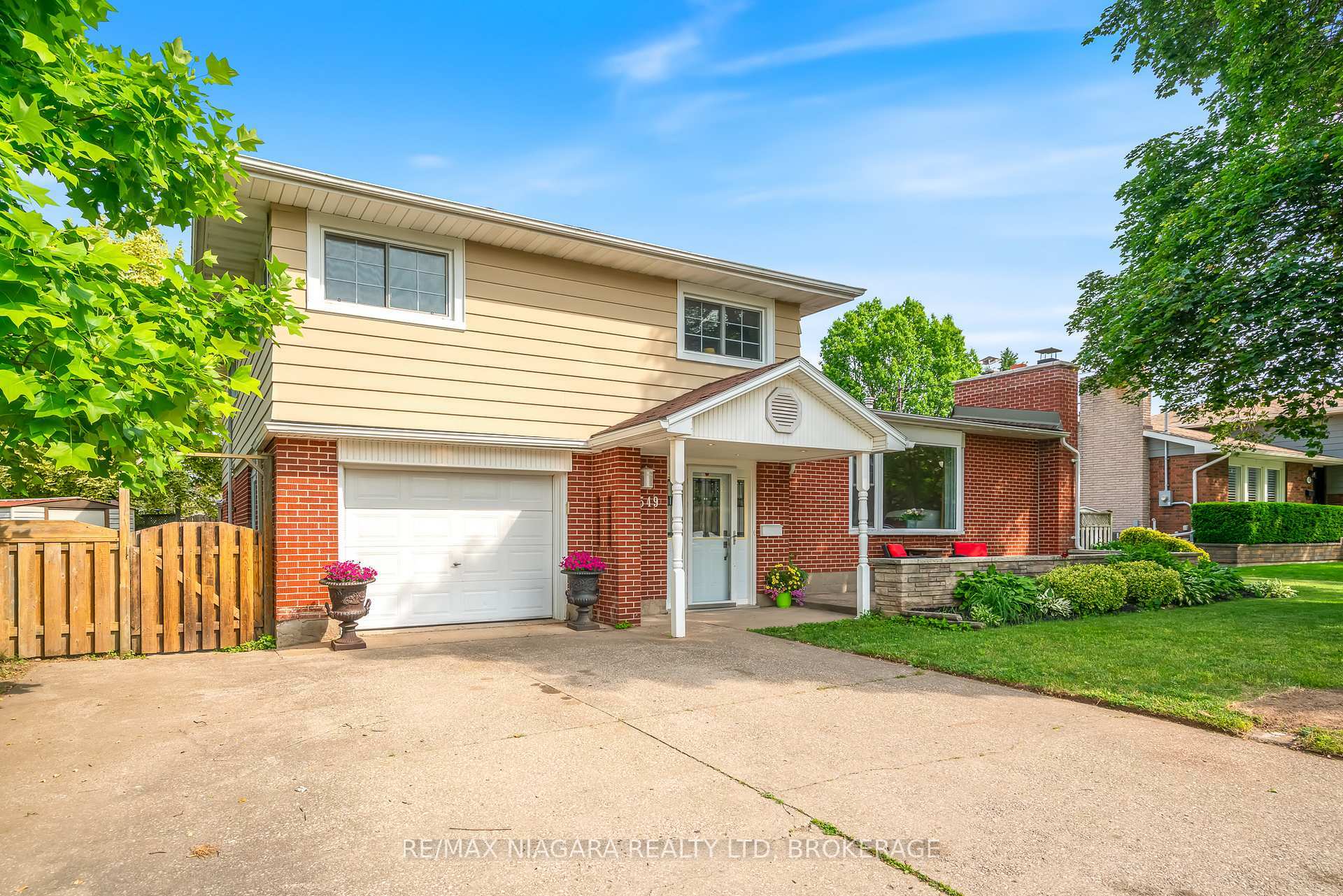 Property Photo: 6549 Sherwood Road ON L2E 5M2