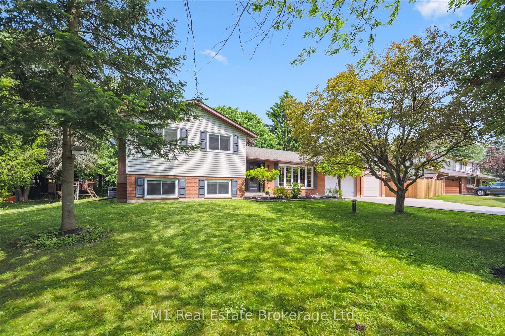 Property Photo:  765 Bon Accord Street  ON N1M 3A2 