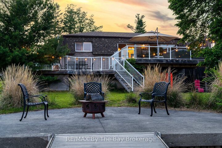 83 Old Mosley Street  Wasaga Beach ON L9Z 2J5 photo