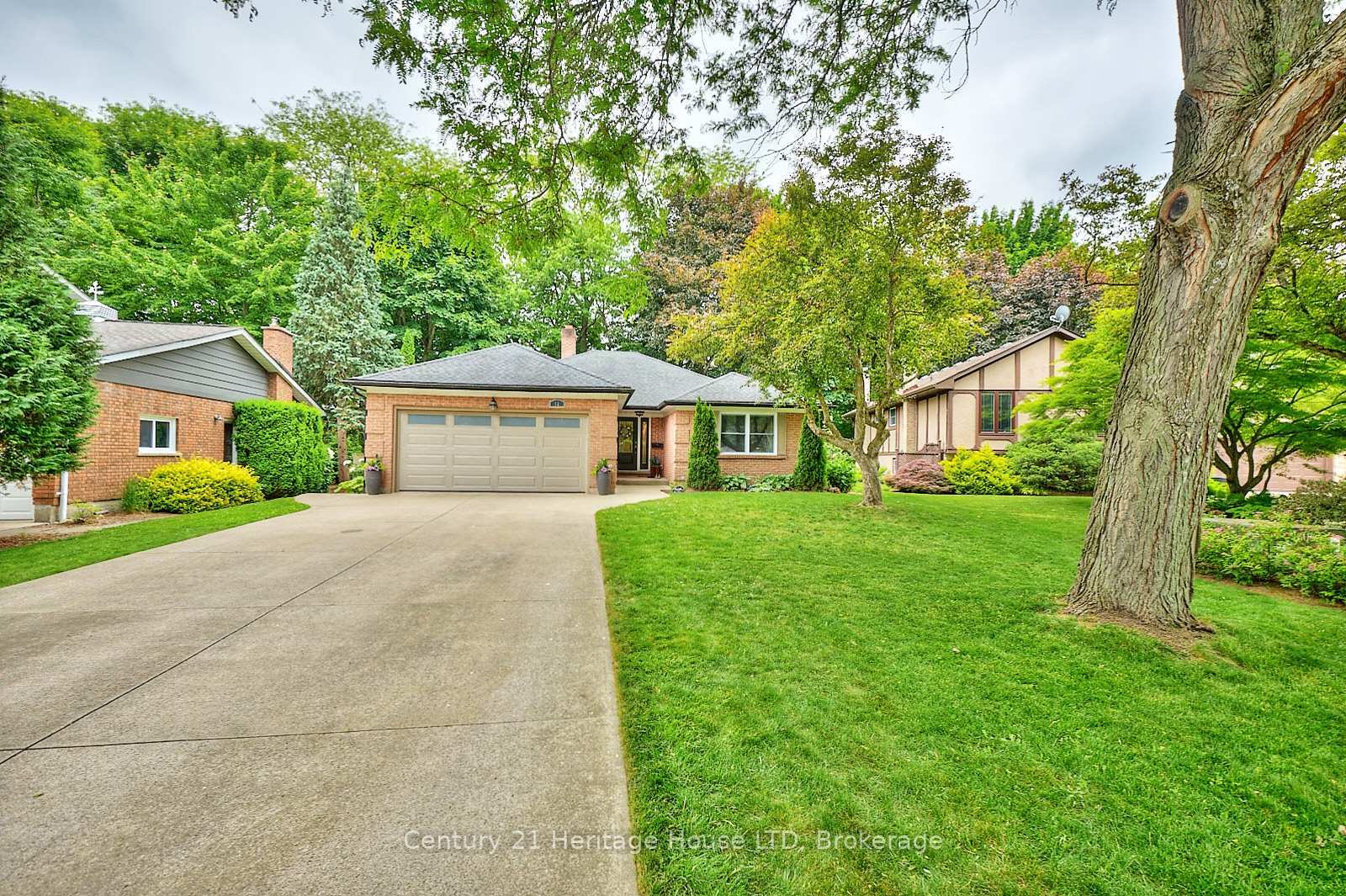 Property Photo: 12 Deerpark Crescent ON L0S 1E1